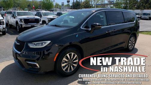Brilliant Black Crystal Pearlcoat 2024 Chrysler Pacifica Hybrid Select