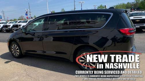 Brilliant Black Crystal Pearlcoat 2024 Chrysler Pacifica Hybrid Select