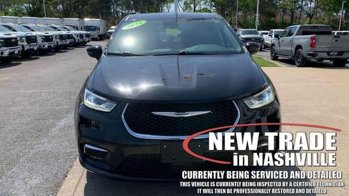 Brilliant Black Crystal Pearlcoat 2024 Chrysler Pacifica Hybrid Select