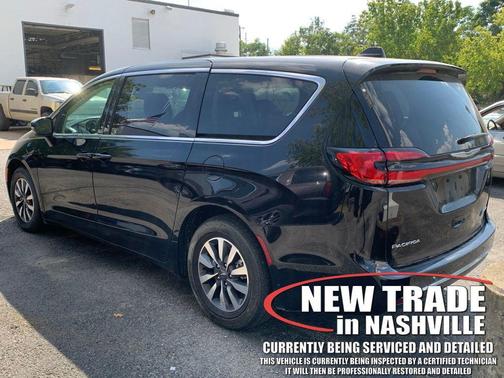 Brilliant Black Crystal Pearlcoat 2024 Chrysler Pacifica Hybrid Select