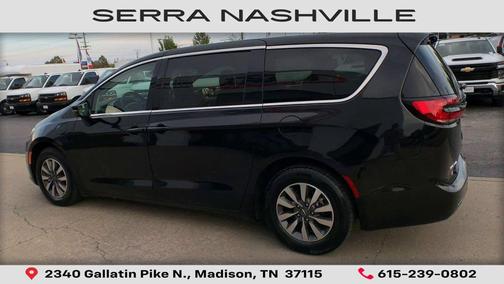 Brilliant Black Crystal Pearlcoat 2024 Chrysler Pacifica Hybrid Select
