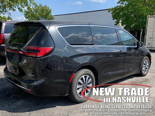 Brilliant Black Crystal Pearlcoat 2024 Chrysler Pacifica Hybrid Select
