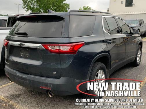 Graphite Metallic 2021 Chevrolet Traverse LT