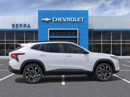 Summit White 2026 Chevrolet Trax FWD 2RS