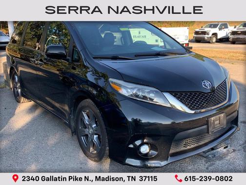 Midnight Black Metallic 2017 Toyota Sienna SE