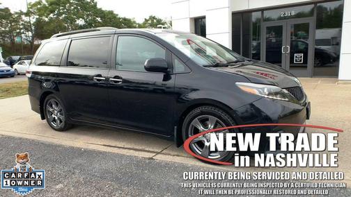 Midnight Black Metallic 2017 Toyota Sienna SE