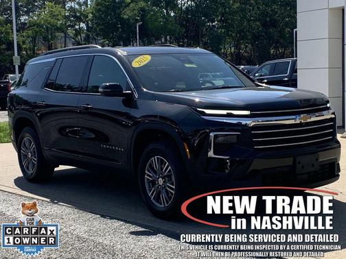 Mosaic Black Metallic 2025 Chevrolet Traverse LT
