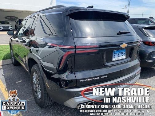 Mosaic Black Metallic 2025 Chevrolet Traverse LT