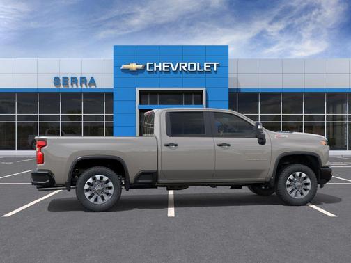White Sands 2026 Chevrolet Silverado 2500 Custom
