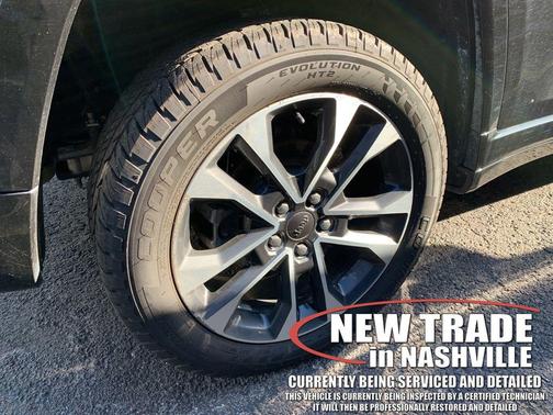 Diamond Black Crystal Pearlcoat 2022 Jeep Grand Cherokee Overland