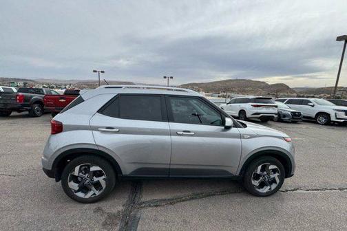 2024 Hyundai VENUE SEL