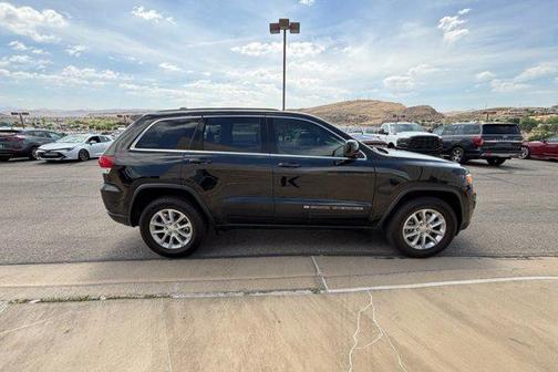 2022 Jeep Grand Cherokee Laredo
