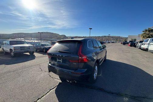 2021 Volvo XC60 T6 Momentum