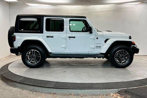 2023 Jeep Wrangler 4-Door Sahara 4x4