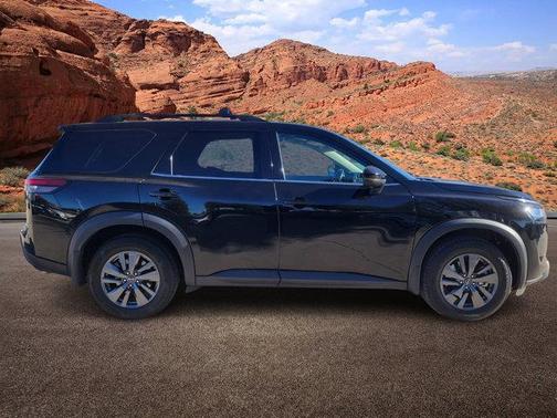 2022 Nissan Pathfinder SV 2WD
