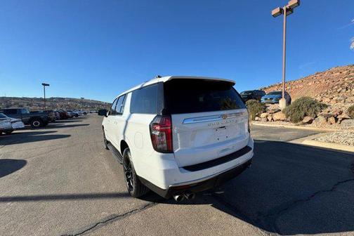 2022 Chevrolet Suburban 4WD High Country