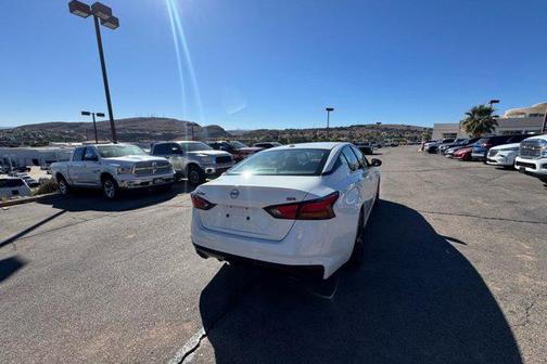 2023 Nissan Altima SR FWD