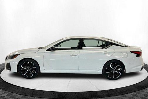 2023 Nissan Altima SR FWD