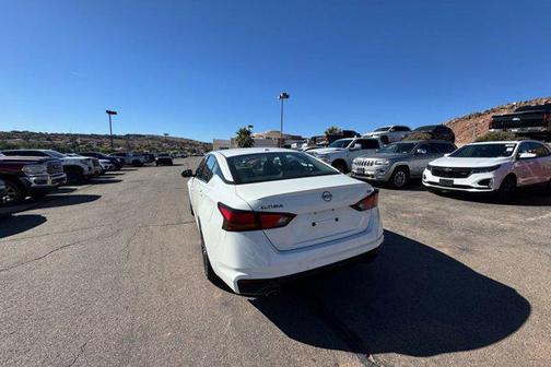 2023 Nissan Altima SR FWD