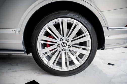 Photo 3 of 24 of 2021 Bentley Bentayga Speed