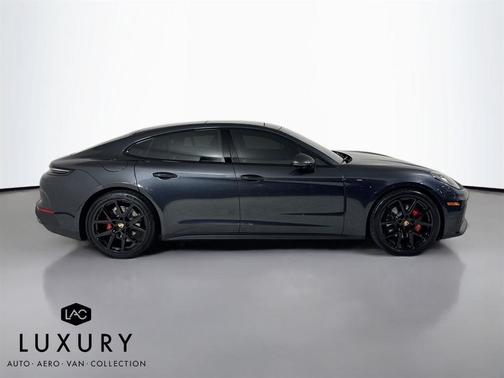2025 Porsche Panamera 4
