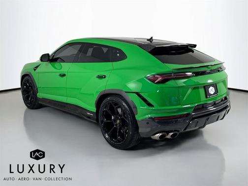 2023 Lamborghini Urus Performante