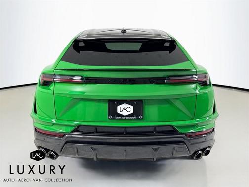 2023 Lamborghini Urus Performante