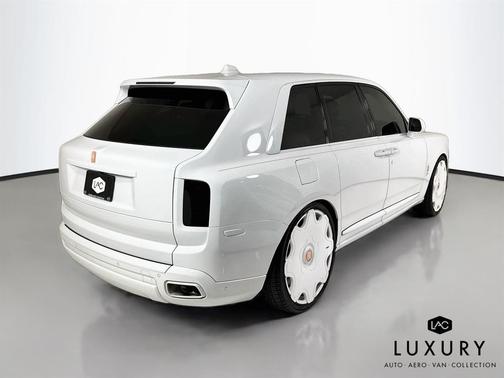 Arctic White 2021 Rolls-Royce Cullinan Sport Utility
