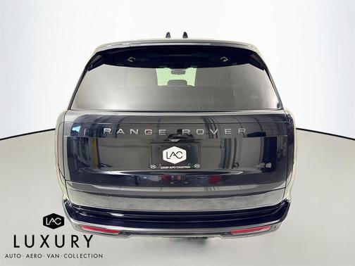 2025 Land Rover Range Rover P530 SE 7 Seat