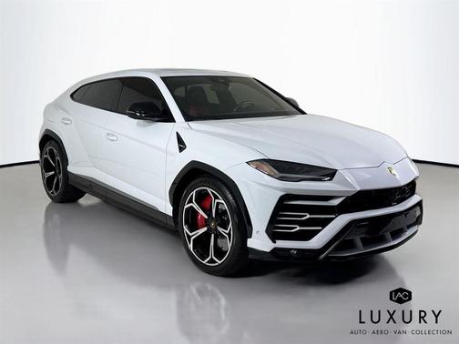 2021 Lamborghini Urus Pearl Capsule