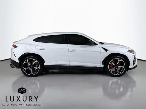 2021 Lamborghini Urus Pearl Capsule