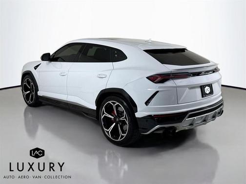 2021 Lamborghini Urus Pearl Capsule