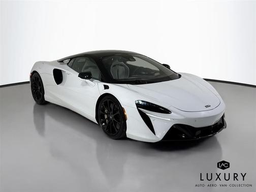 2023 McLaren Artura Performance