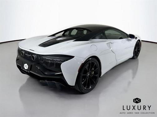 2023 McLaren Artura Performance