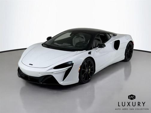 2023 McLaren Artura Performance