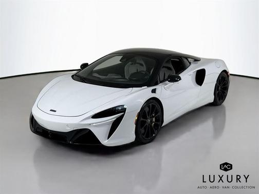 2023 McLaren Artura Performance