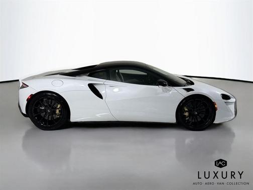 2023 McLaren Artura Performance