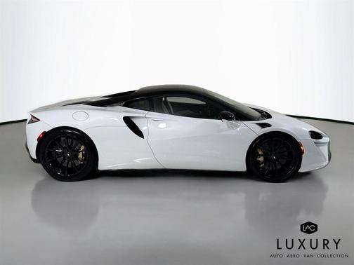 2023 McLaren Artura Performance