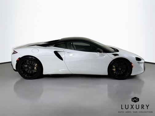 2023 McLaren Artura Performance