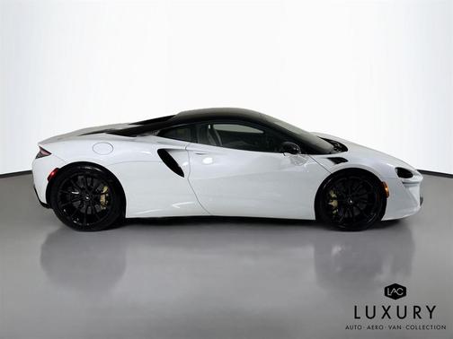 2023 McLaren Artura Performance
