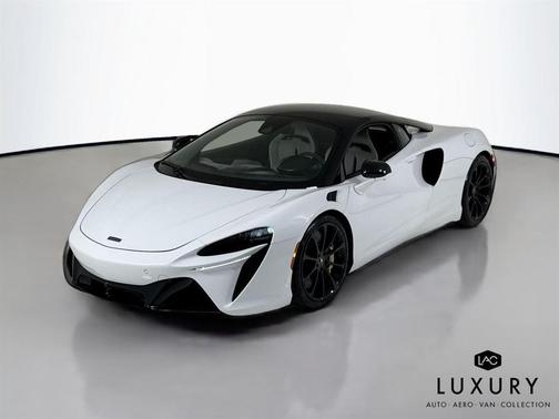 2023 McLaren Artura Performance