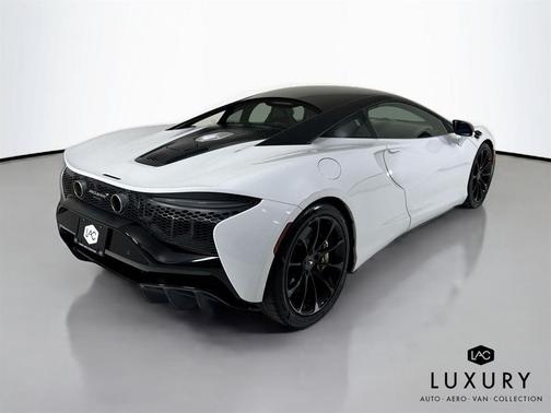 2023 McLaren Artura Performance