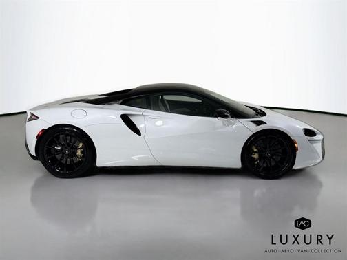 2023 McLaren Artura Performance