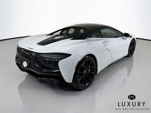2023 McLaren Artura Performance