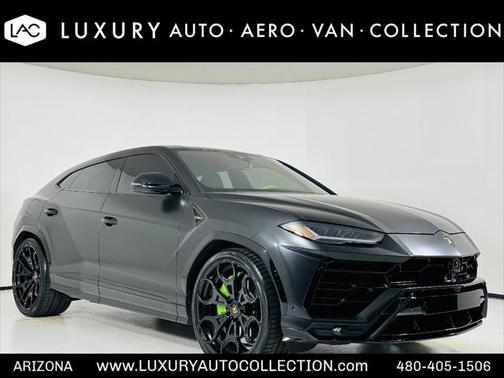 2022 Lamborghini Urus Graphite Capsule