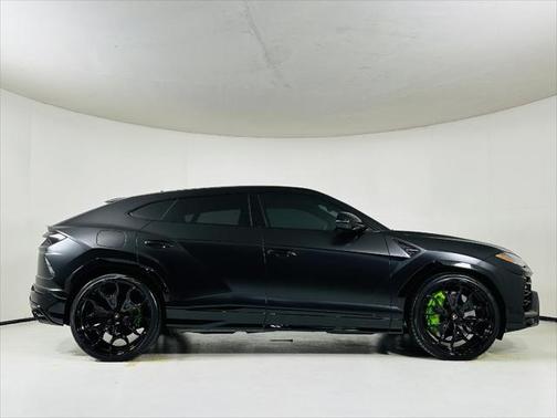 2022 Lamborghini Urus Graphite Capsule