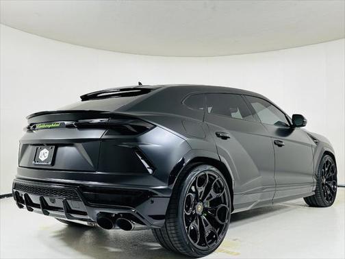 2022 Lamborghini Urus Graphite Capsule