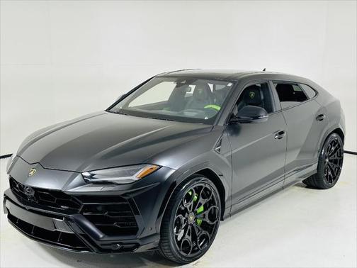 2022 Lamborghini Urus Graphite Capsule