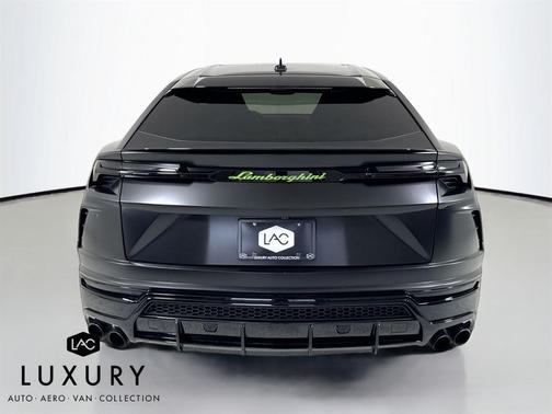 2022 Lamborghini Urus Graphite Capsule