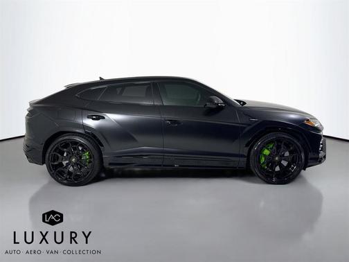 2022 Lamborghini Urus Graphite Capsule